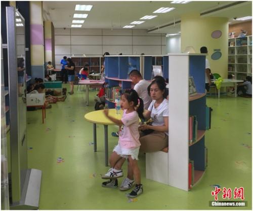 国家图书馆已专门设立少年儿童图书馆。杨雨奇 摄